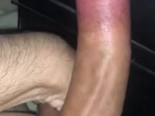 Probando lo dura que se pone mi polla.