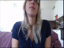 MILF ITALIANA relaja a su alumno con el vídeo JOI más sexy que jamás hayas visto (MILF ITALIANA REAL)