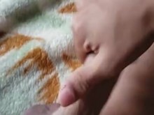 Me masturbo un rato en mi habitación