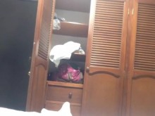 Chica caliente se desnuda y graba un vídeo para su amante