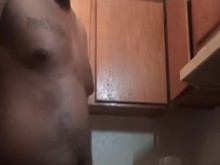 Desnuda y cocinando (comenta y suscríbete)