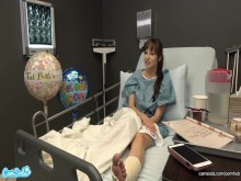 Sexo en público en el hospital Milf Flash, novio se corre en las tetas después de una paja