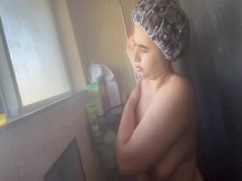 tomando una ducha