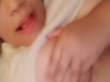 ¡Puta de grandes tetas siendo linda para la cámara!