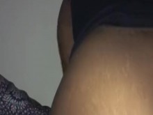 Probar un juguete nuevo antes de que el marido llegue a casa