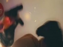 Trampa rubia sexy folla consolador anal con cuentas moradas Amatuer caliente