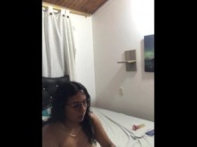 Mi novia me manda video cachondo de ella desnudándose y mostrándome las tetas
