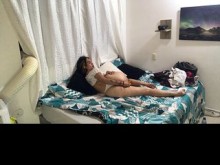 Mi novia caliente se masturba y me envía video en ropa interior.