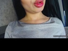 Scarlett Jakobs grita mientras el semen gotea caliente y rápido