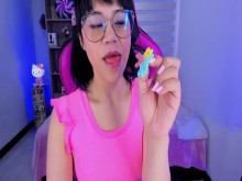 Lila Jordan Gummy jugando