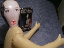 Esta muñeca inflable