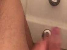 Provocándome en el baño
