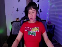 Lila jordan sopla bombas de chicle