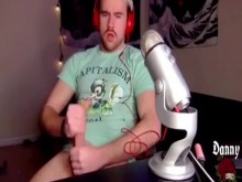 Tiktok Hottie se corre sobre sí mismo