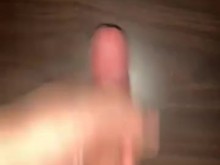 Mientras mira un video de paja