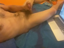 Me chorreé mientras veía porno