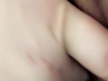 Tocando mi coño mojado en el trabajo