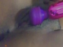 Jugando con mi apretado coño