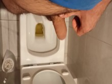Quiero orinar en tu boca y luego follarte la garganta...
