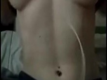 Le muestro mis grandes tetas a mi profesora para aprobar mi examen