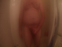 Masturbándose y azotando en la ducha!!!